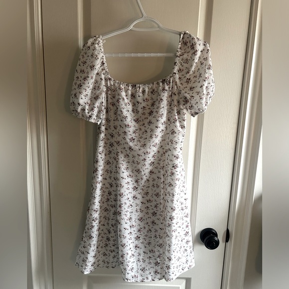 Short white with floral print short sleeve dress, fully lined size medium - Picture 2 of 6